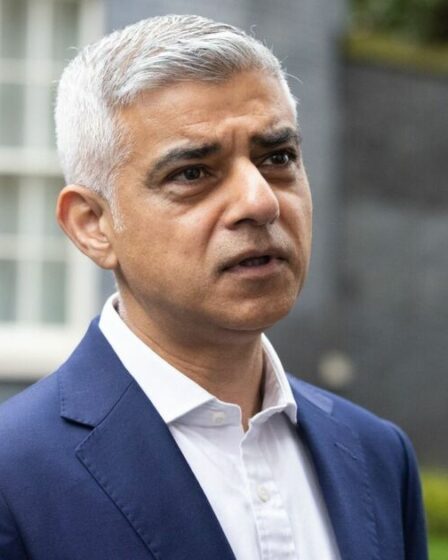 Le personnel de Sadiq Khan au TFL « se fait jeter des œufs » par les combattants anti-ULEZ