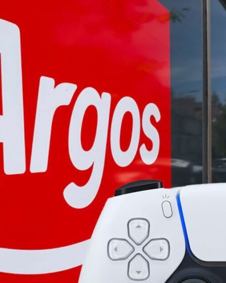 Les acheteurs d'Argos se précipitent pour acheter un accessoire essentiel pour la PS5 Pro qui se vend rapidement