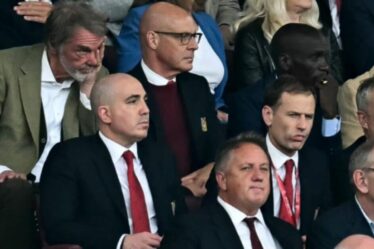 Les dirigeants de Manchester United s'entretiendront avec un agent libre en réponse directe à la défaite de Liverpool