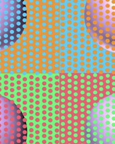 Les gens se posent des questions sur leur existence grâce à une illusion d'optique avec des boules colorées