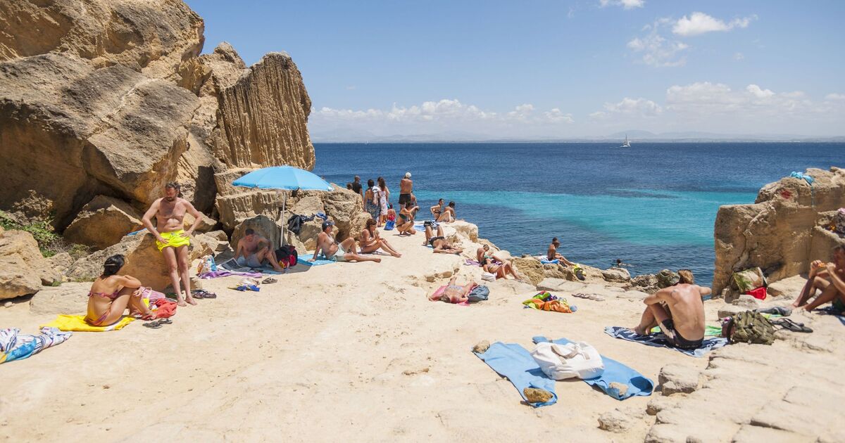 Pays doté des « plus belles plages d'Europe », où les touristes peuvent profiter d'un soleil d'hiver à 20°C et sans foule