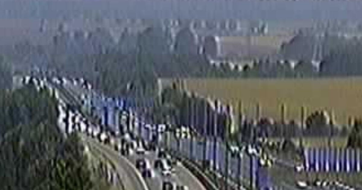 Trafic sur la M1 EN DIRECT : chaos sur une grande autoroute britannique avec d'énormes retards après un accident