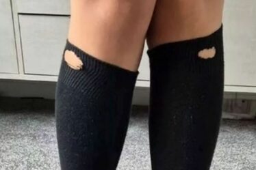 Une mère furieuse critique un professeur d'école qui a bizarrement forcé sa fille de 12 ans à percer des trous dans des chaussettes