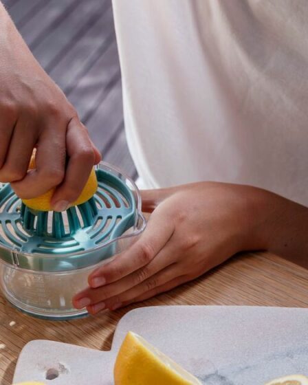 Vous pressez mal les citrons – vous n’avez pas besoin de les trancher au préalable