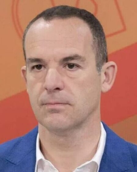 Martin Lewis fait exploser une hache « mettant sa vie en danger » et présente six demandes budgétaires à Rachel Reeves