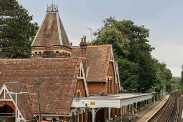 À l'intérieur d'une maison de rêve pour les navetteurs qui se trouve littéralement à l'intérieur d'une gare