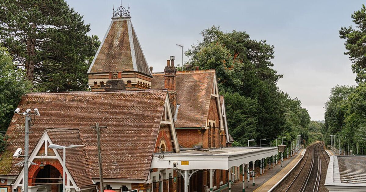 À l'intérieur d'une maison de rêve pour les navetteurs qui se trouve littéralement à l'intérieur d'une gare