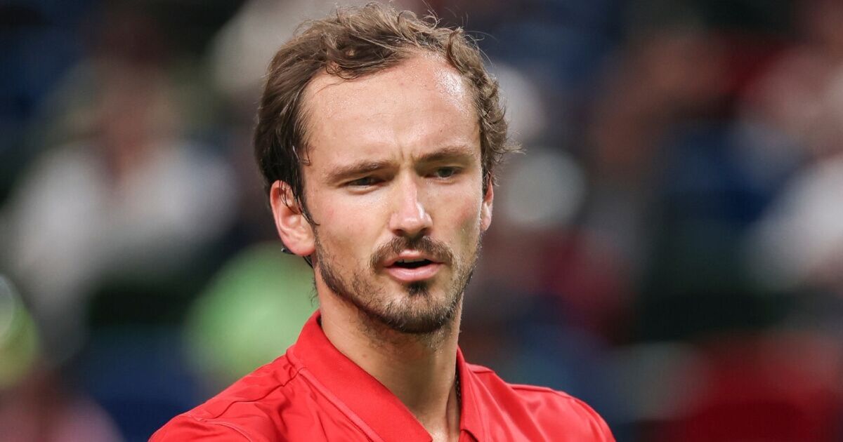 Daniil Medvedev appelle son superviseur à mi-match pour soulever une plainte familière au Masters de Shanghai