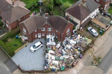 « Des voisins cauchemardesques ont transformé leur jardin en dépotoir – nos enfants tombent malades »