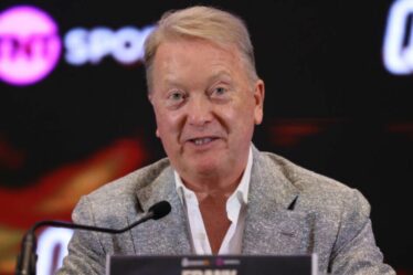 Frank Warren fustige les drag queens de la télévision et s'en prend sévèrement aux boxeurs trans