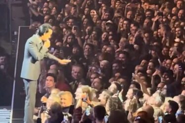 La légende du rock envoie un message grossier aux fans concernant une habitude ennuyeuse lors d'un concert