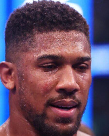 La réaction d'Anthony Joshua en dit long après qu'Eddie Hearn ait déclaré qu'il lui restait trois combats