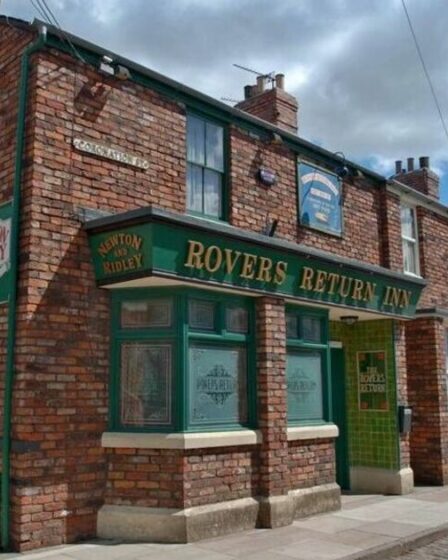 La star de Coronation Street révèle que les patrons ont supprimé la cascade « beaucoup trop coûteuse » qui a tué des résidents