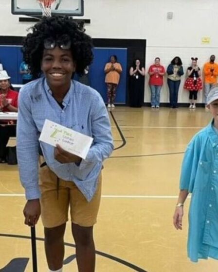 Le costume d'Halloween d'illusion d'optique pour garçon fait se gratter la tête même les adultes