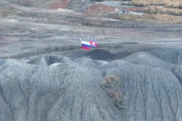 Le drapeau nord-coréen « hissé en Ukraine » alors que Kim Jong Un « prête » 12 000 soldats à Poutine