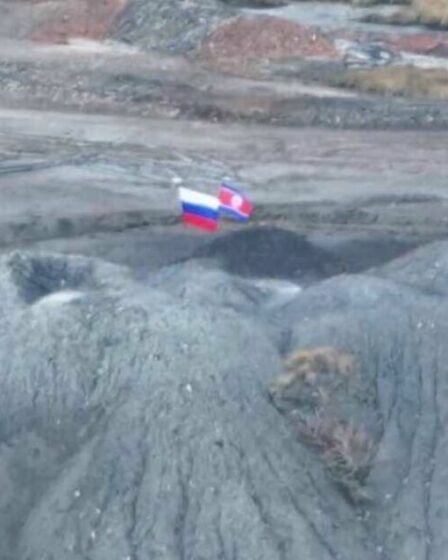 Le drapeau nord-coréen « hissé en Ukraine » alors que Kim Jong Un « prête » 12 000 soldats à Poutine