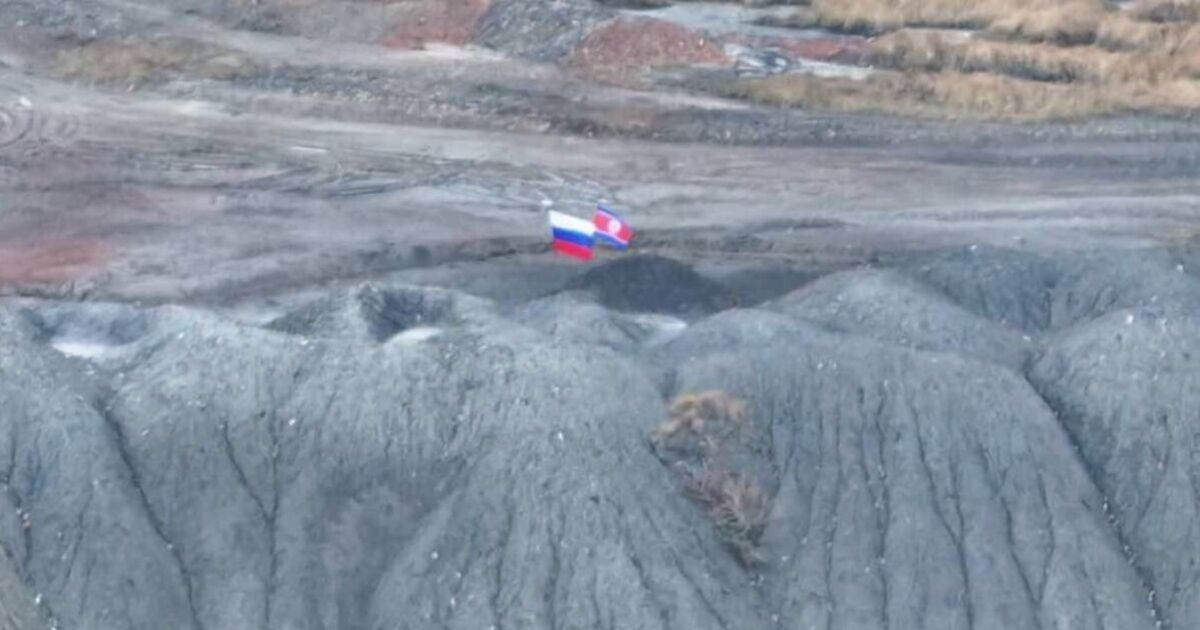 Le drapeau nord-coréen « hissé en Ukraine » alors que Kim Jong Un « prête » 12 000 soldats à Poutine