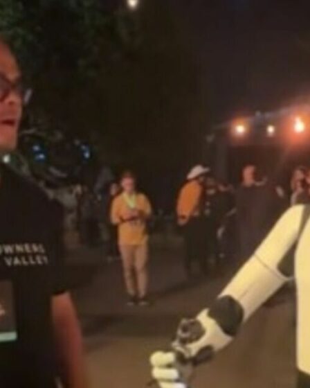 Le robot Tesla Optimus fait une confession étrange sur ce qu'il espère accomplir dans la vie