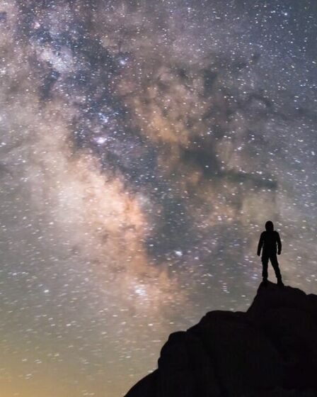 Les observateurs d'étoiles en alerte alors qu'une étoile binaire est en retard pour une nova unique