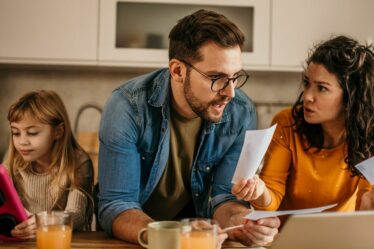 Les parents pourraient ne pas bénéficier d'une prestation d'une valeur d'au moins 1 300 £ après l'augmentation du seuil