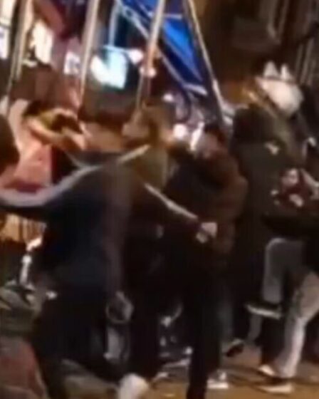 Les supporters de Man Utd « attaqués par les ultras de Fenerbahce » alors que la violence éclate avant le choc de la Ligue Europa