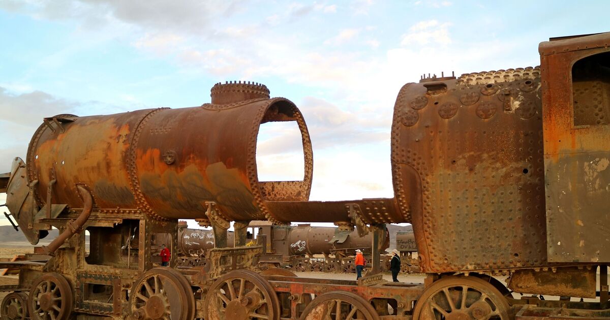 L'étrange cimetière de trains abandonnés au milieu du désert qui devient un lieu sombre