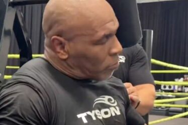 Mike Tyson montre Butterbean alors que des images menaçantes tombent avant le combat de Jake Paul