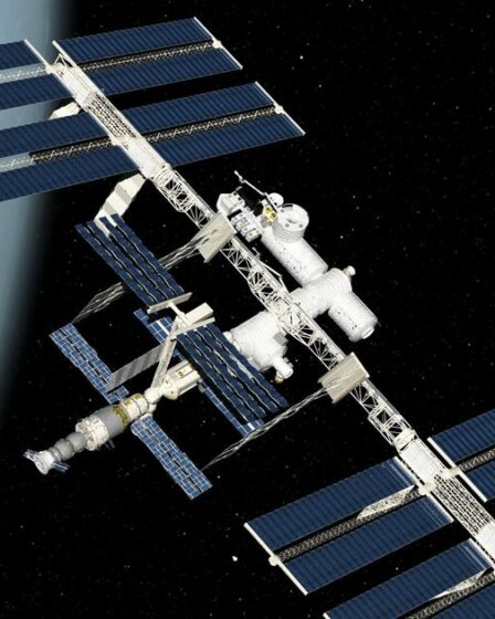 Panique dans l'espace alors que les astronautes de l'ISS mettent en garde contre une évacuation urgente après une énorme fuite