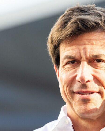 Toto Wolff a qualifié son rival de F1 d'"idiot" alors que le chat WhatsApp du groupe principal de l'équipe émerge