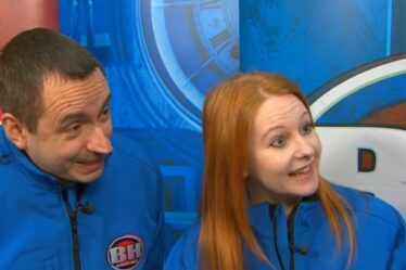 Un couple de BBC Bargain Hunt est sans voix après qu'un article de 14 £ ait réalisé un bénéfice stupéfiant