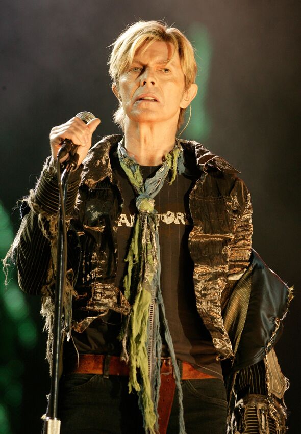 Davids Bowie se produisant au Festival de l'île de Wight en 2004