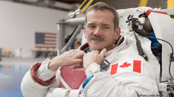 L'astronaute canadien Chris Hadfield dans sa combinaison spatiale