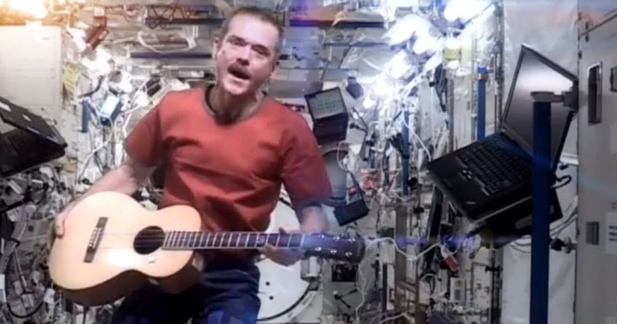 Chris Hadfield partage l'histoire de la performance emblématique de Space Oddity sur l'ISS