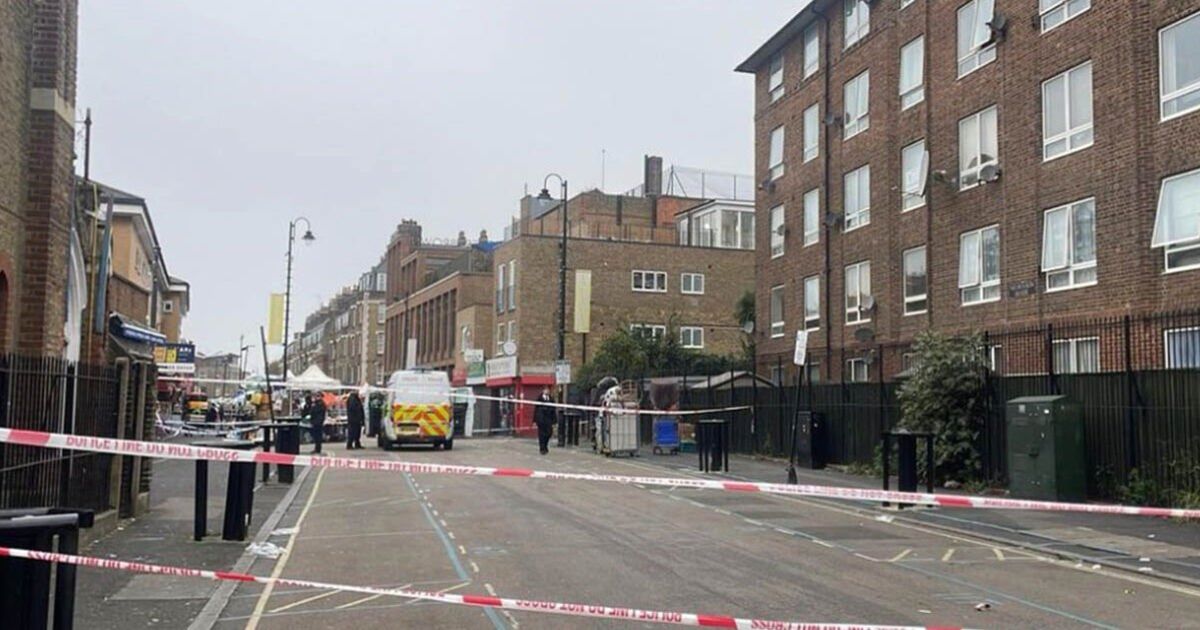 Attaque au couteau au marché de Walworth : un mort alors que plusieurs personnes ont été poignardées lors d'une attaque d'horreur en milieu de matinée