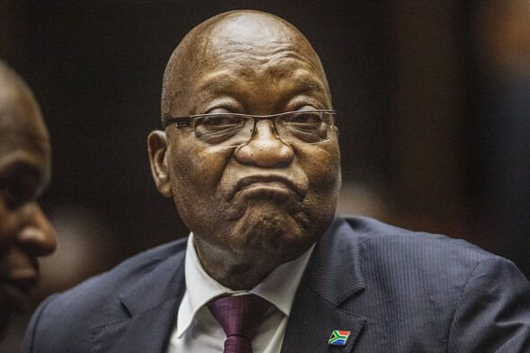 L'ancien président sud-africain Jacob Zuma fait la grimace