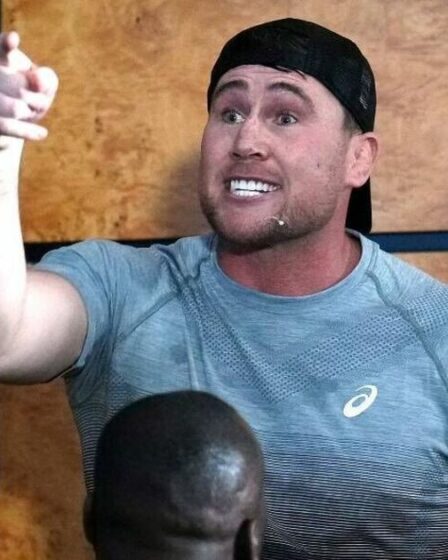 Darren Till menace de donner un coup de pied à Tommy Fury à la tête et risque d'être disqualifié après la réunion