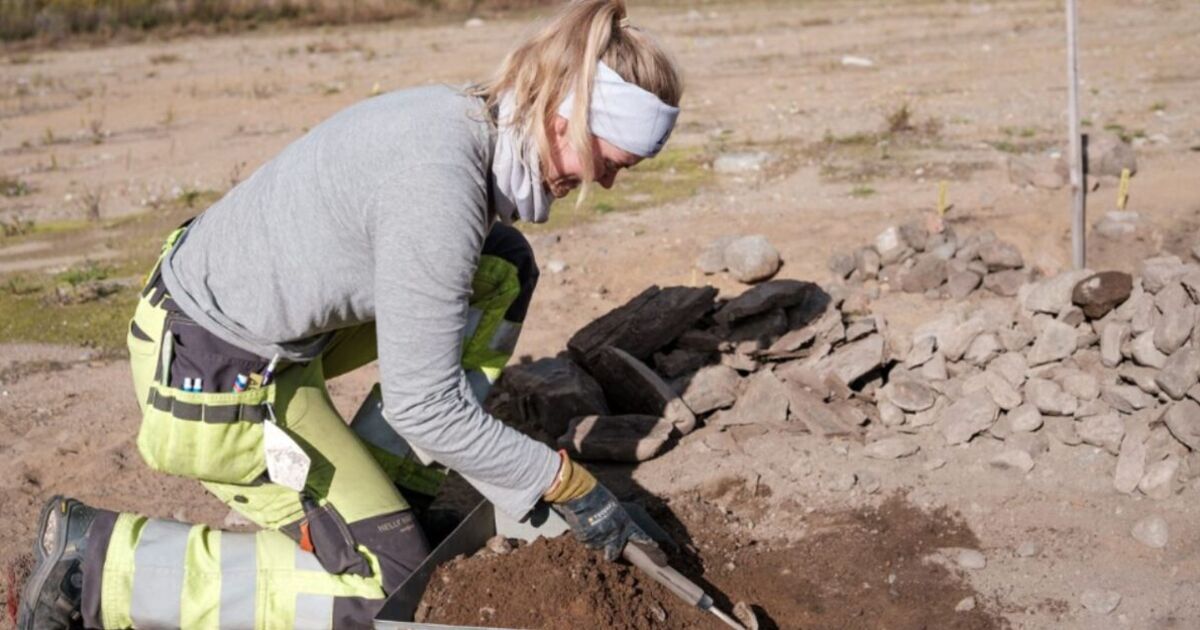 Des archéologues font une découverte choquante sous une « couche de feu » dans une tombe vieille de 2 500 ans