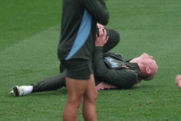 Erling Haaland tombe blessé et hurle de douleur lors de l'entraînement de Man City