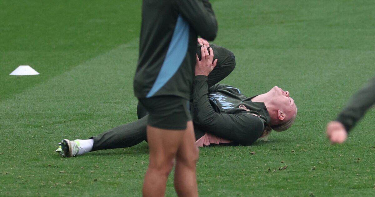 Erling Haaland tombe blessé et hurle de douleur lors de l'entraînement de Man City