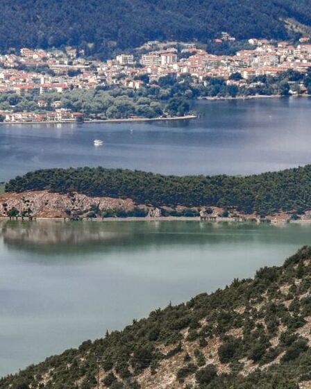La jolie petite ville grecque qui ressemble à un « mini lac de Côme » sans la foule de touristes