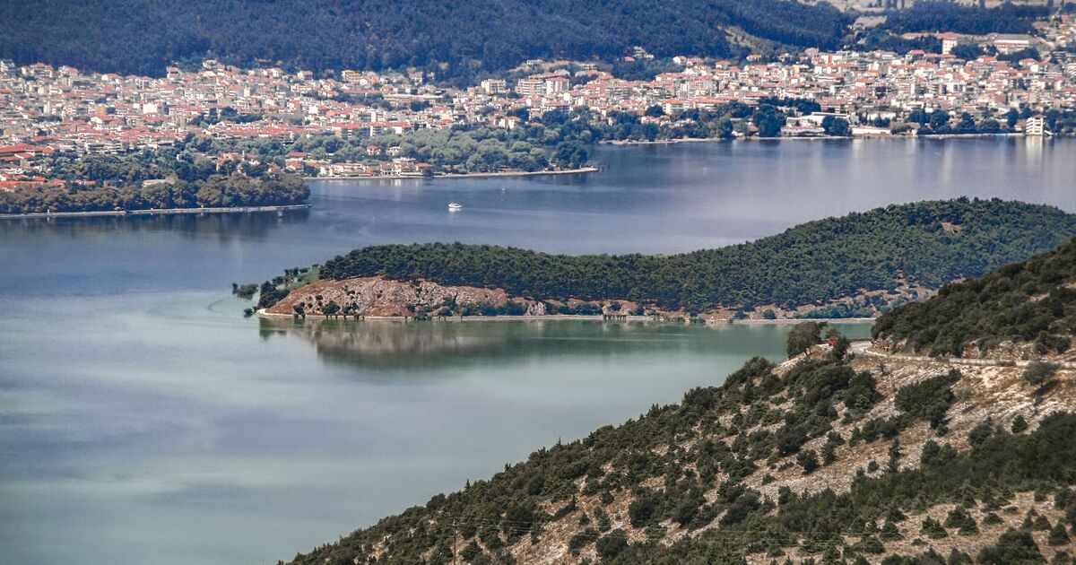 La jolie petite ville grecque qui ressemble à un « mini lac de Côme » sans la foule de touristes