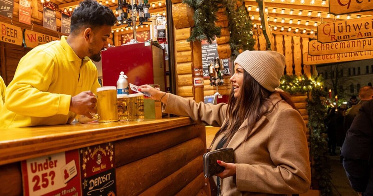 Le marché de Noël de Birmingham rend les parieurs furieux contre la règle des saucisses à 9 £ et une bière