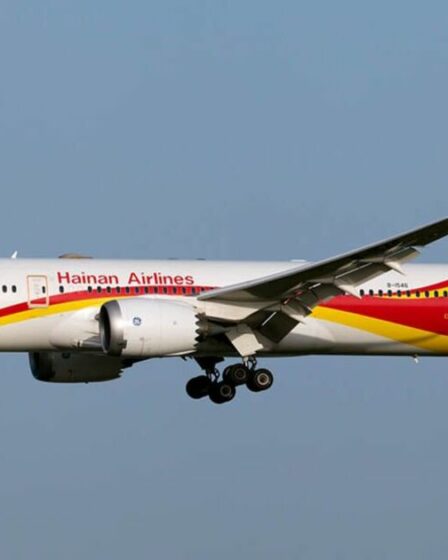 Le moteur d'un avion Boeing survolant Rome « ​​prend feu » peu après le décollage