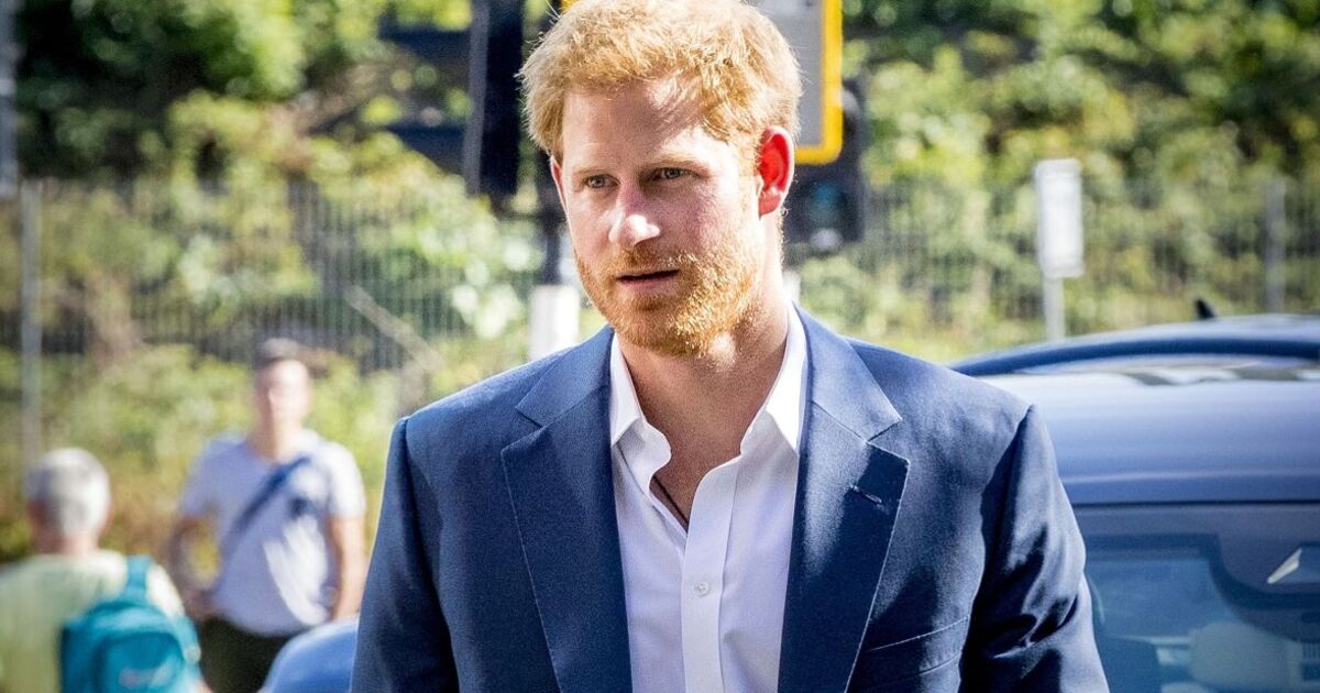 Le prince Harry a porté un coup dur alors que les fans royaux disent tous une chose à propos de leur apparition à l'OTAN