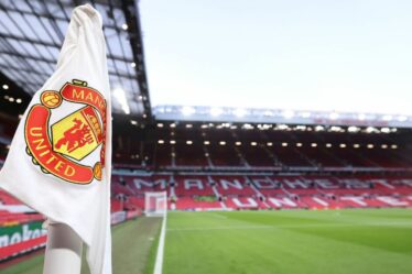 L'entraîneur de Man Utd obtient une réduction de l'interdiction de la FA après un échange houleux à la mi-temps avec les officiels