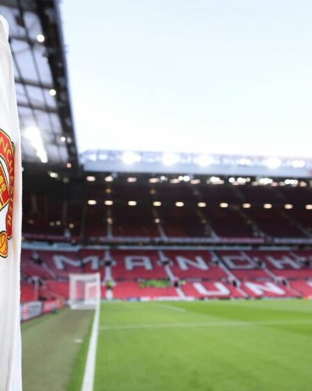 L'entraîneur de Man Utd obtient une réduction de l'interdiction de la FA après un échange houleux à la mi-temps avec les officiels