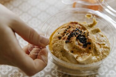 Les acheteurs ont averti de « ne pas consommer » de produits à base de houmous en raison d'un rappel urgent