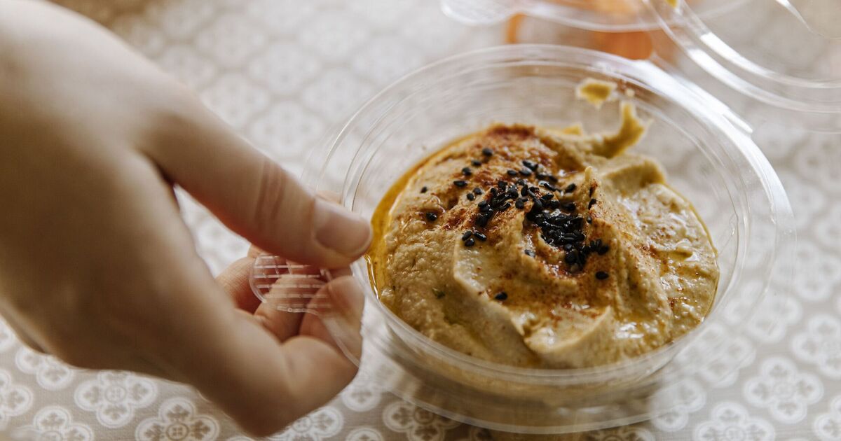 Les acheteurs ont averti de « ne pas consommer » de produits à base de houmous en raison d'un rappel urgent