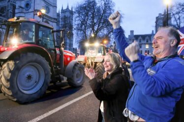 Les agriculteurs préparent une action « militante » contre la taxe sur les tracteurs qui menace de détruire la Grande-Bretagne rurale