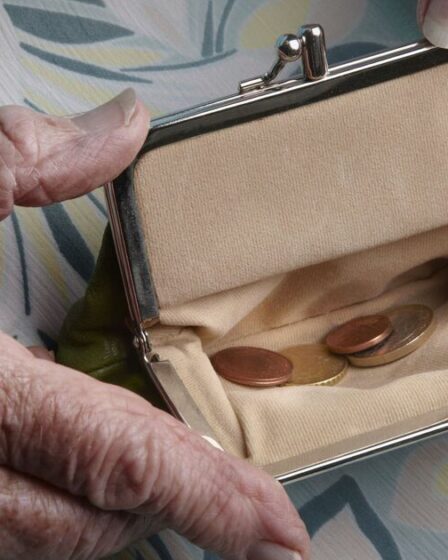 Les retraités de l’État perdent leurs économies après que les travaillistes ont comblé une échappatoire